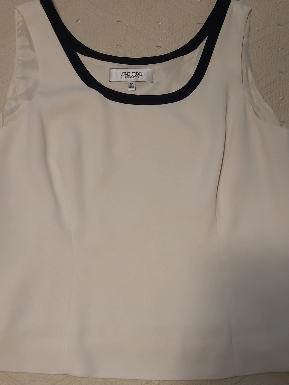 Jones Studio White Sleeveless Shell with Black Neck Trim Size 12